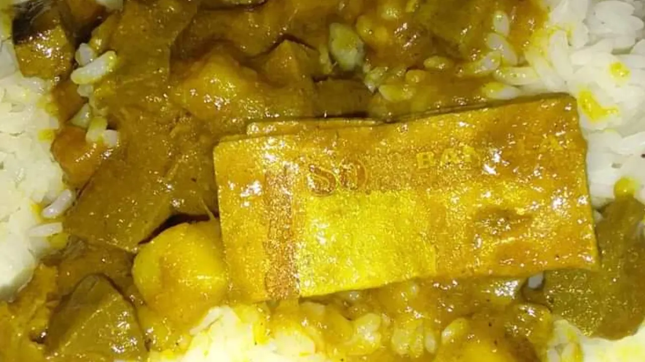 ঢাবির হল ক্যান্টিনে তরকারিতে মিলল টাকা